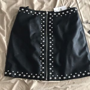 Faux leather zipper stud skirt